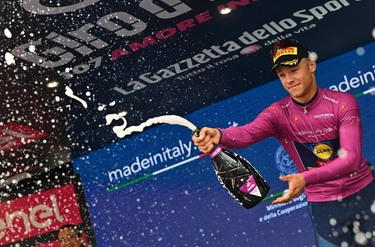 Giro d'Italia 2024, tappa 13: tris di Milan. Ordine d'arrivo e classifica generale