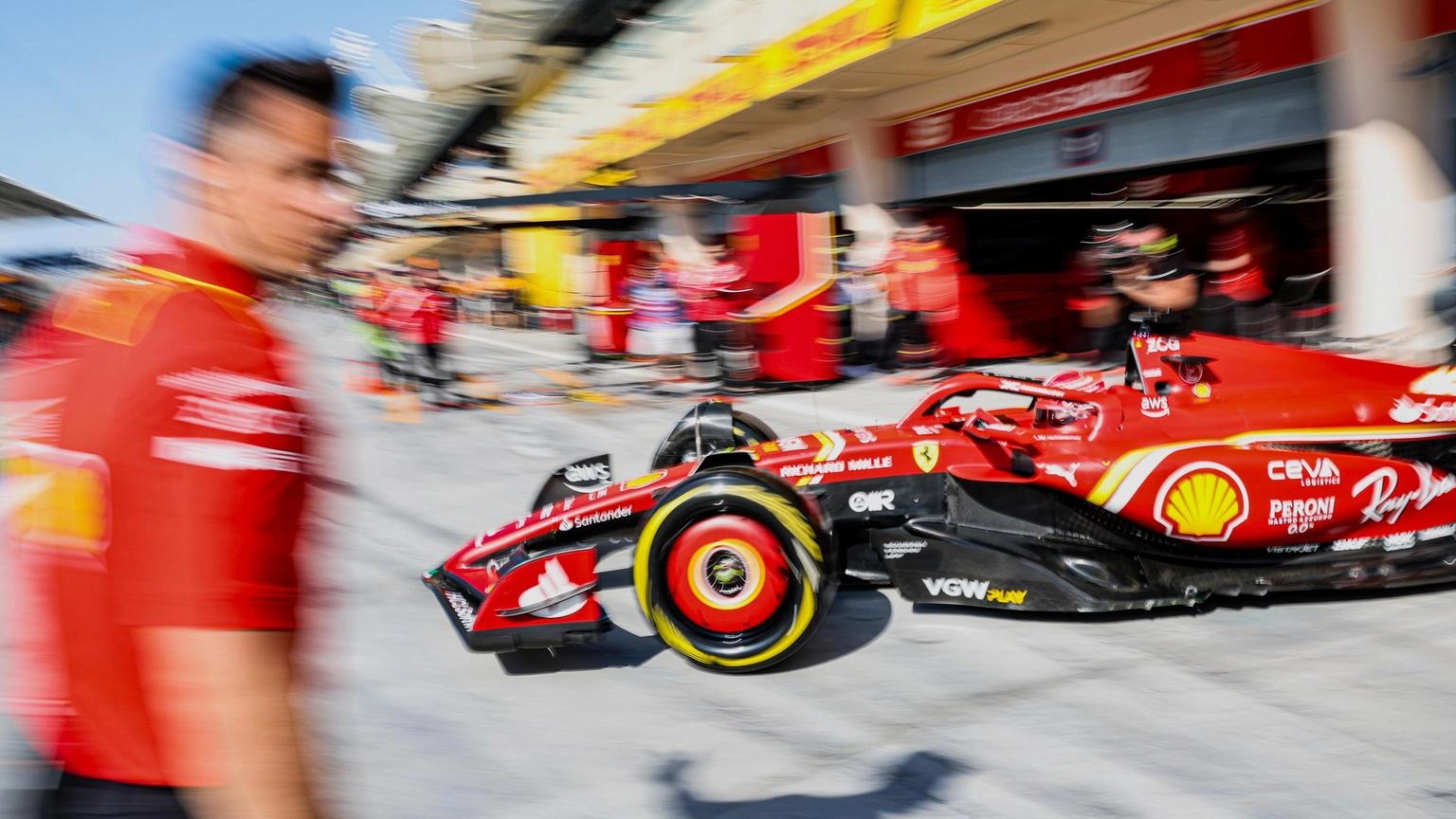 F1: Verstappen conquista la pole davanti a Leclerc in Bahrain