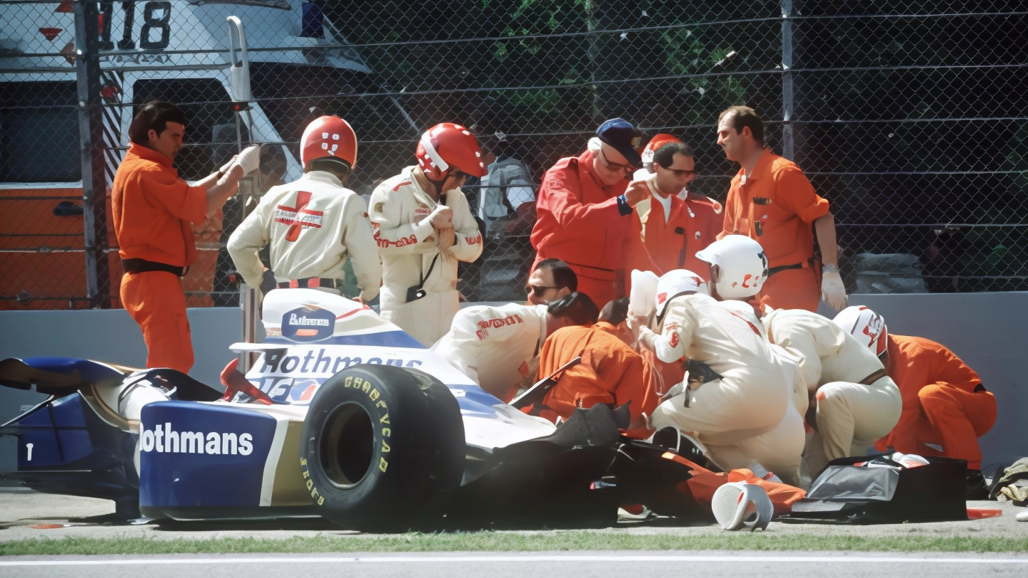 L’1 maggio del 1994 lo schianto fatale al campione sulla pista di Imola, dove il giorno prima era morto Ratzenberger: nulla è stato più come prima.