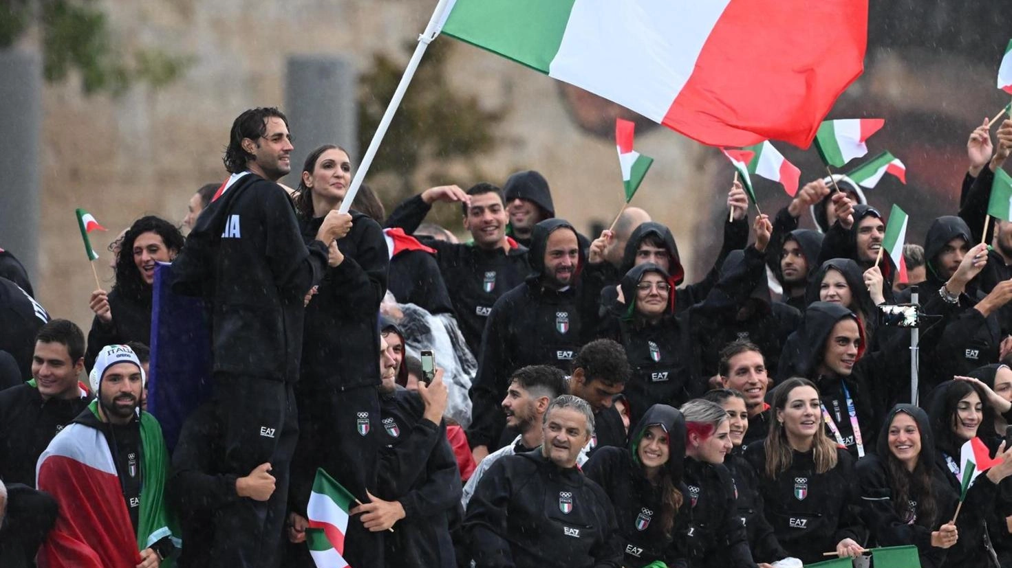 Parigi: sfila Italia,Tamberi-Errigo alzano il tricolore
