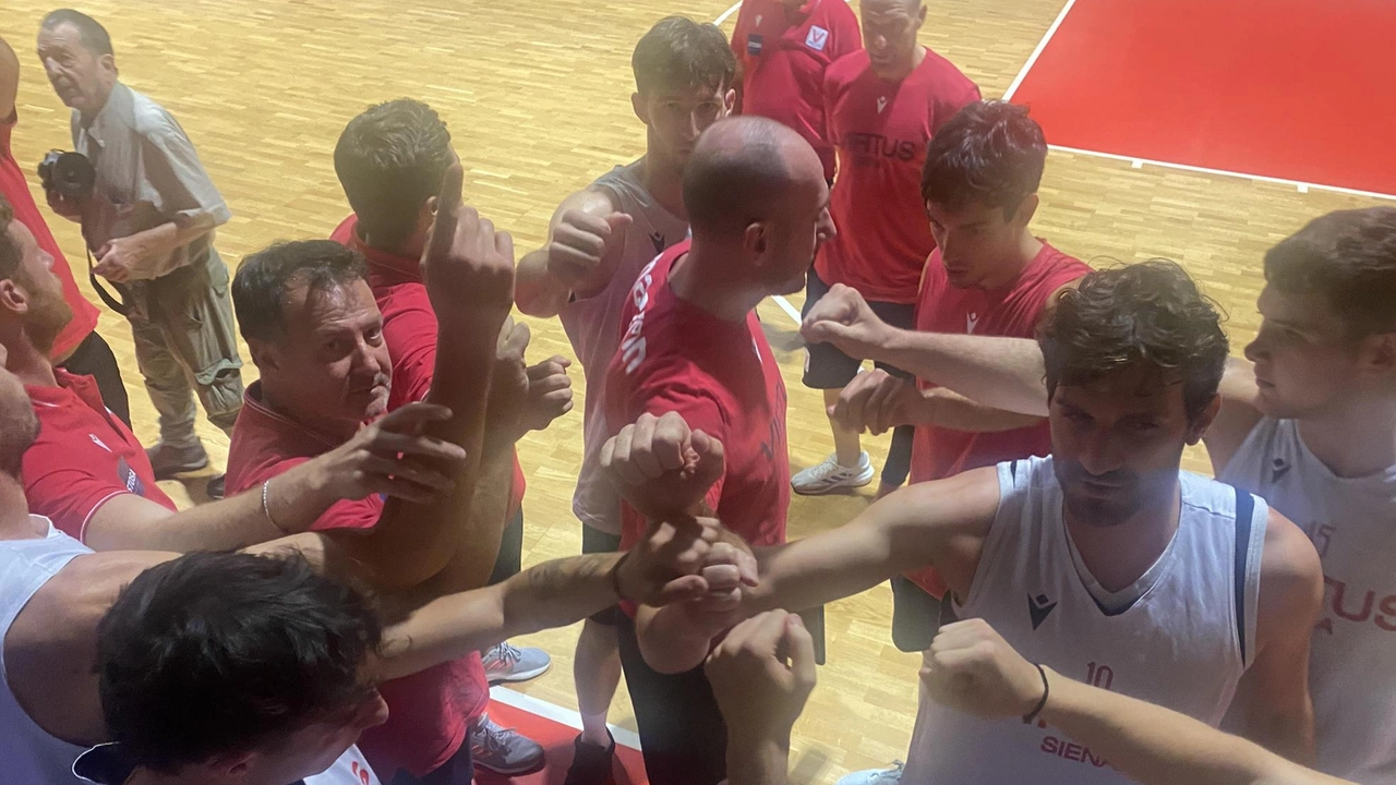 La Stosa vince 74-65 contro la Fides Montevarchi in un scrimmage positivo. Virtus in crescita, ma lotta per rimanere avanti. Diversi giocatori si distinguono, tra cui Joksimovic e Senbergs.