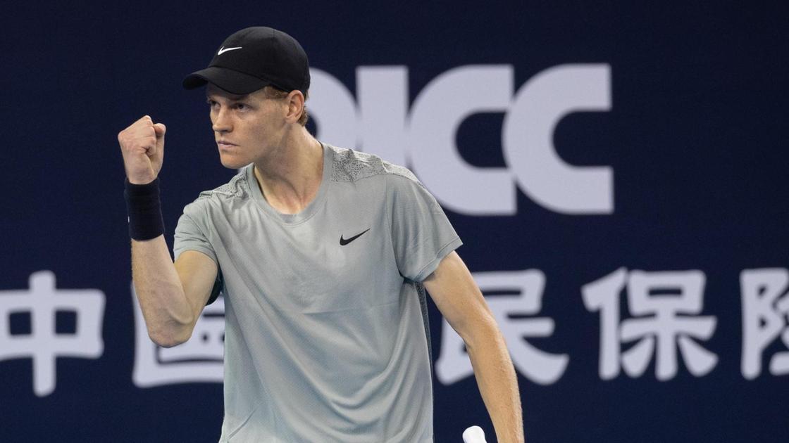 https://sport.quotidiano.net/image-service/view/acePublic/alias/contentid/YmNmOWM1ODMtMDM1Ny00/1/jannik-sinner-23-anni-numero-1-del-tennis-mondiale.jpeg?f=16:9&w=1200&h=630