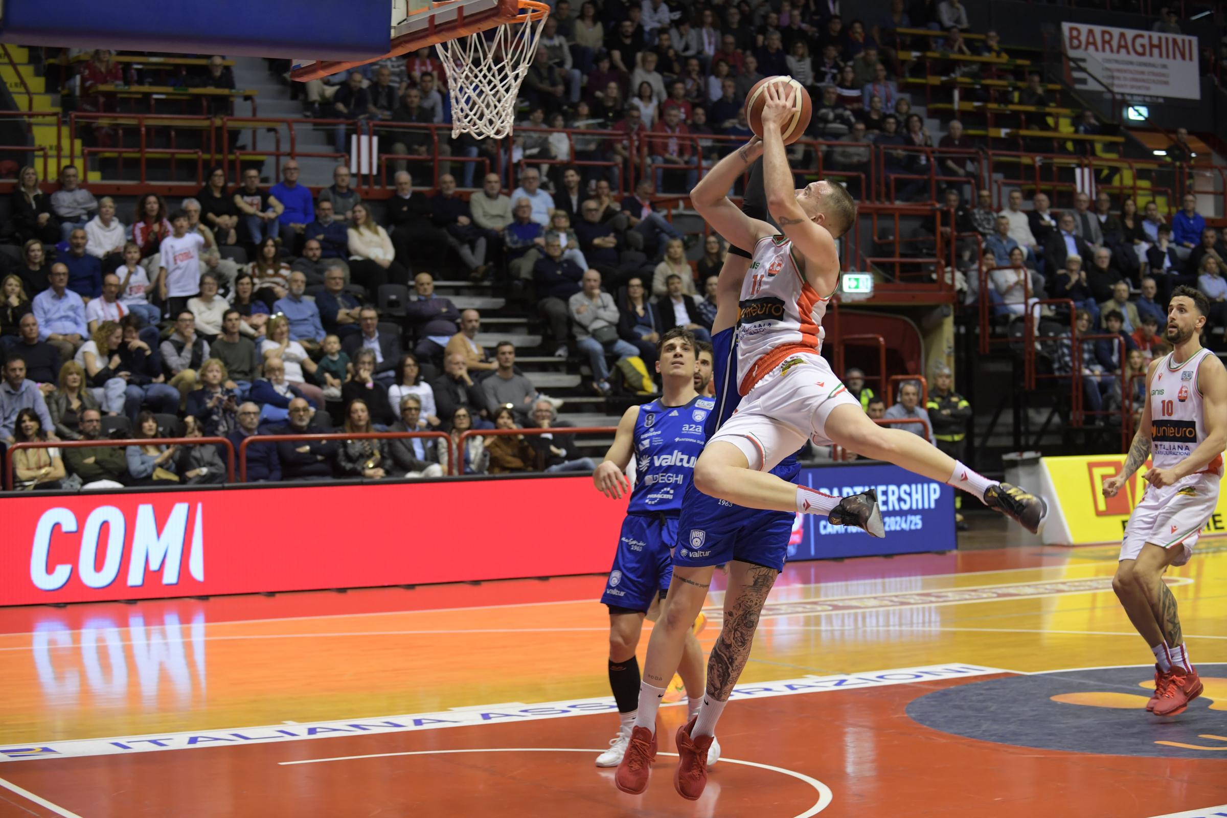 Basket, Forlì supera Brindisi e va ai playoff Basket, Forlì supera Brindisi e va ai playoff