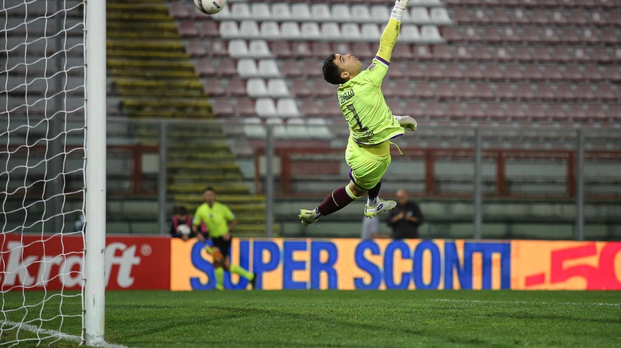 Il portiere biancorosso Luca Gemello