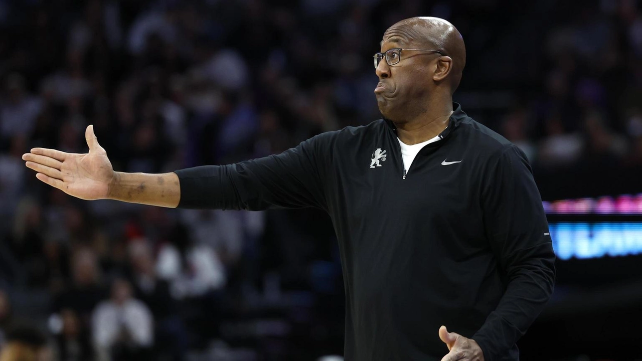 I Sacramento Kings licenziano l'allenatore Mike Brown dopo cinque sconfitte casalinghe. Doug Christie sarà il coach ad interim.