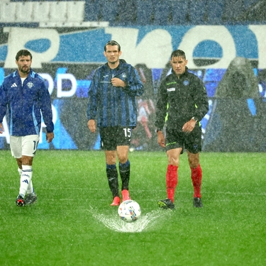 Nubifragio su Bergamo, rinviata Atalanta-Como dopo un tira e molla di un’ora