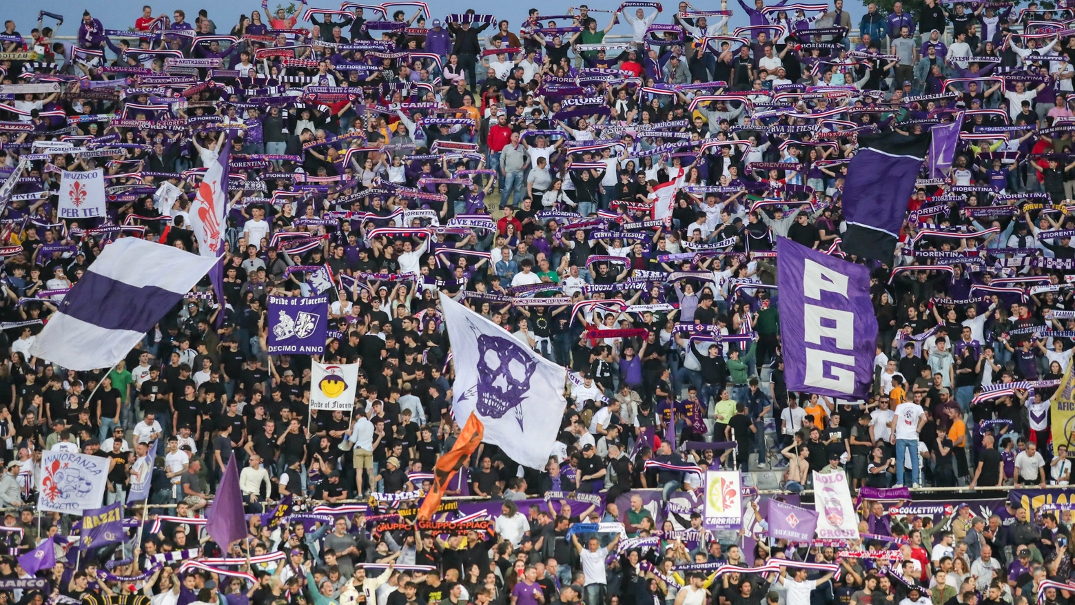 Tifosi della Fiorentina (Foto Germogli)