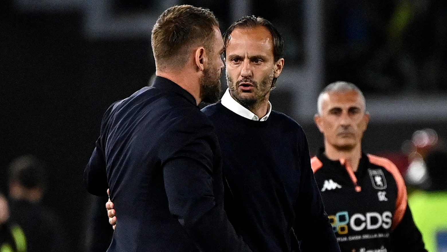 Alberto Gilardino (a destra) e Daniele De Rossi (a sinistra) si abbracciano