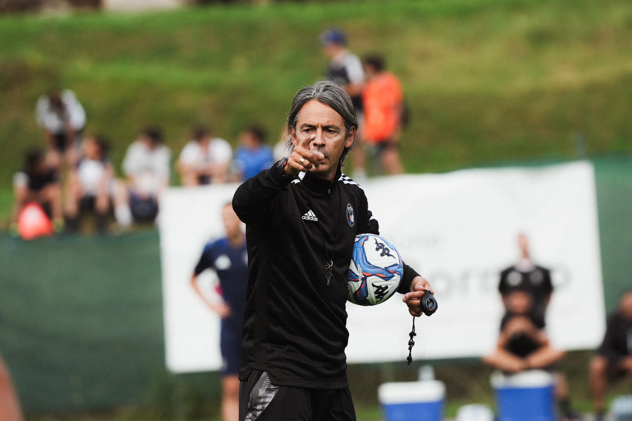 https://sport.quotidiano.net/image-service/view/acePublic/alias/contentid/YzEzNWYyMjItMDAwMy00/0/l-allenatore-del-pisa-filippo-inzaghi.jpeg