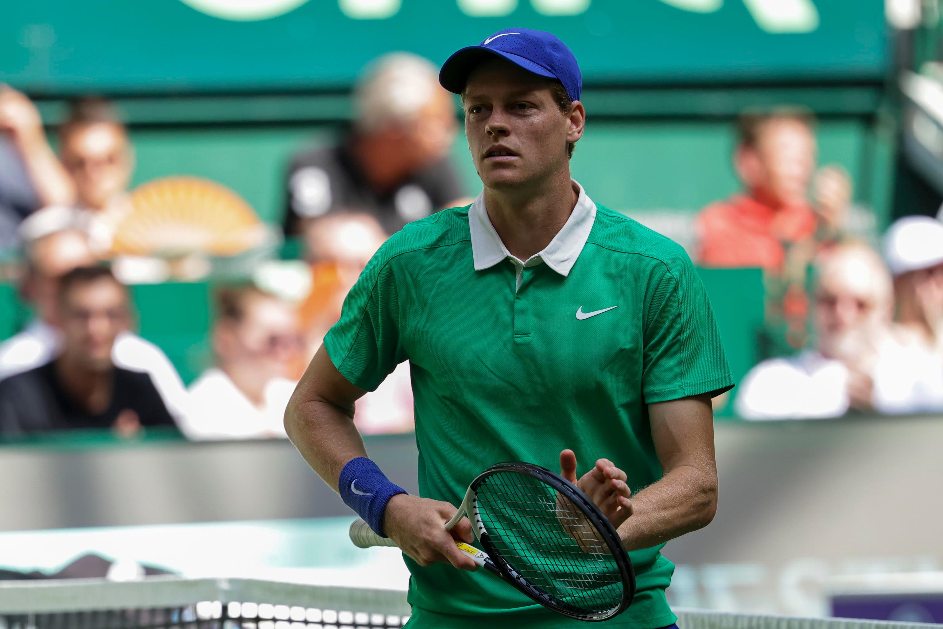 https://sport.quotidiano.net/image-service/view/acePublic/alias/contentid/YzI3OGM0ZWQtMGVlYS00/2/jannik-sinner-23-anni.jpeg