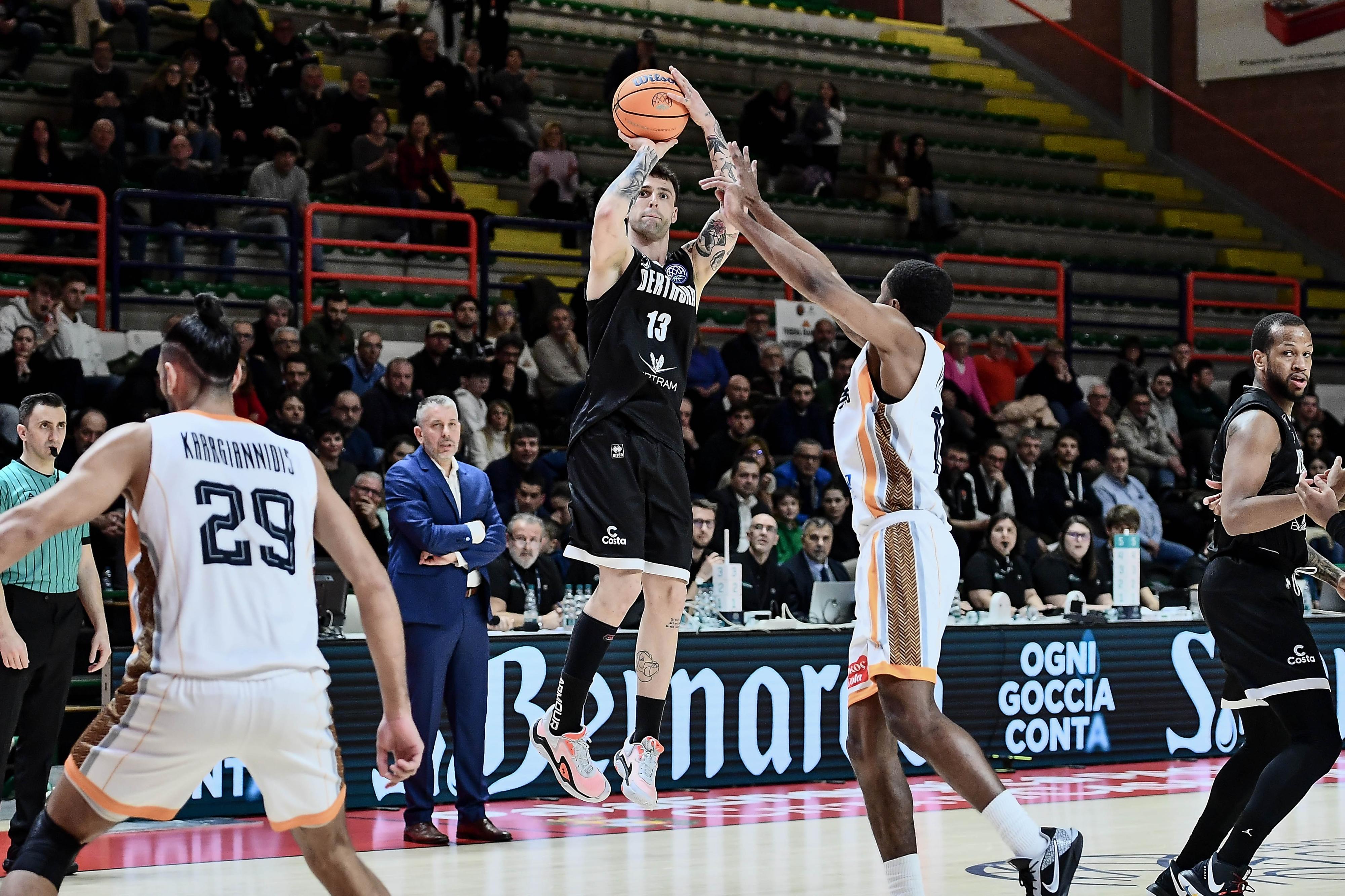 Basket, Champions League: Tortona batte il Promitheas Patrasso 97 77