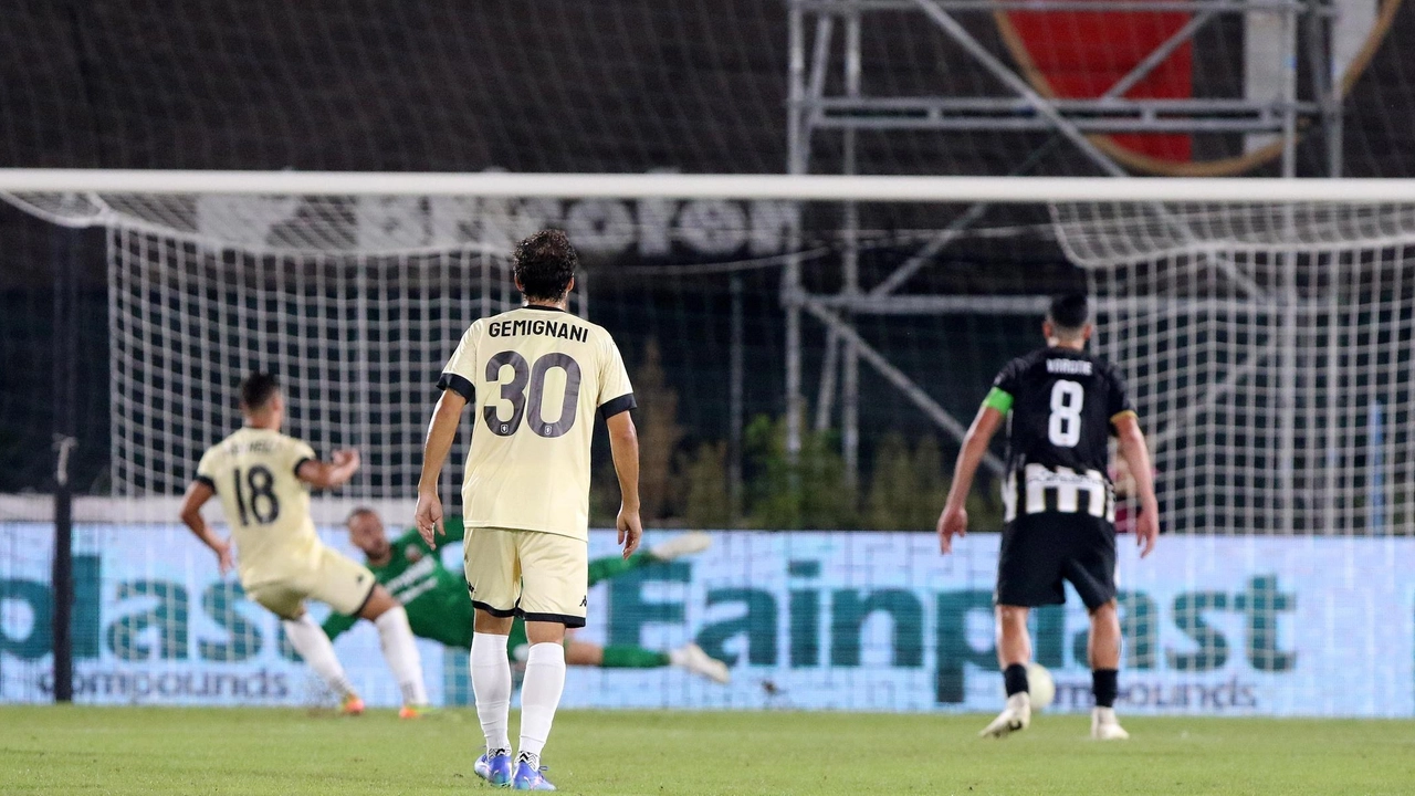 Il rigore che regalato alla Lucchese il primo storico successo al «Del Duca»: Sasanelli spiazza Livieri e sigla il 2 a 1 per i rossoneri che vale tre punti d’oro