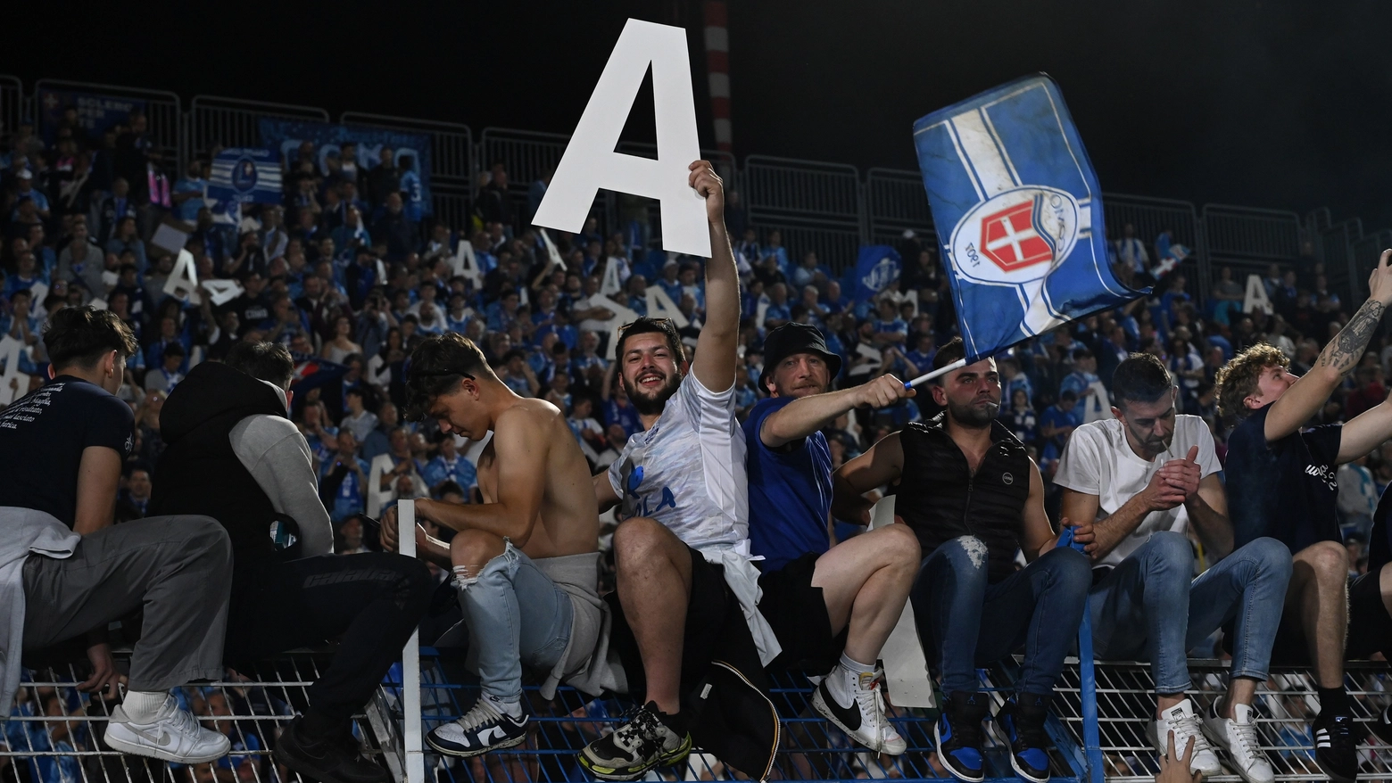 L’obiettivo rivelato dal direttore sportivo Carloalberto Ludi, che scarta l’ipotesi di un “esilio” a Parma. La capienza attuale – 7.500 spettatori – deve essere aumentata almeno a 10.000