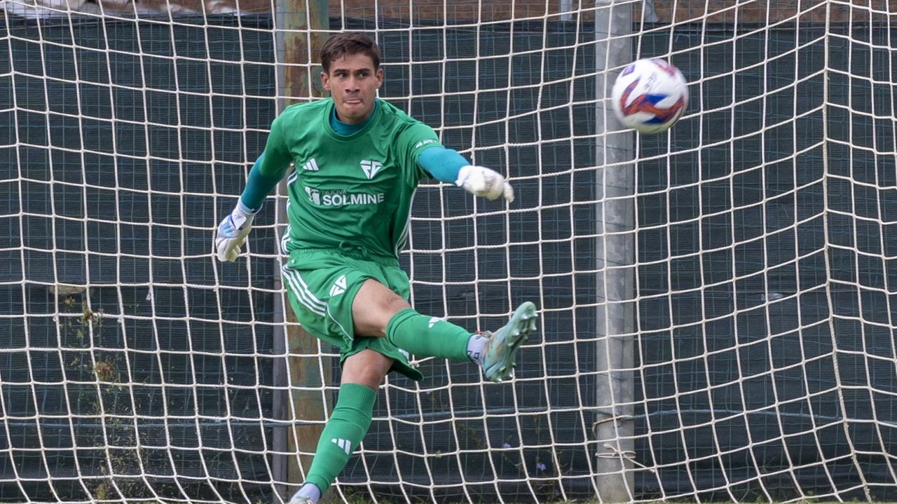 Antonini, il portiere italo-messicano del Follonica Gavorrano Con lui la squadra ha la terza difesa del campionato