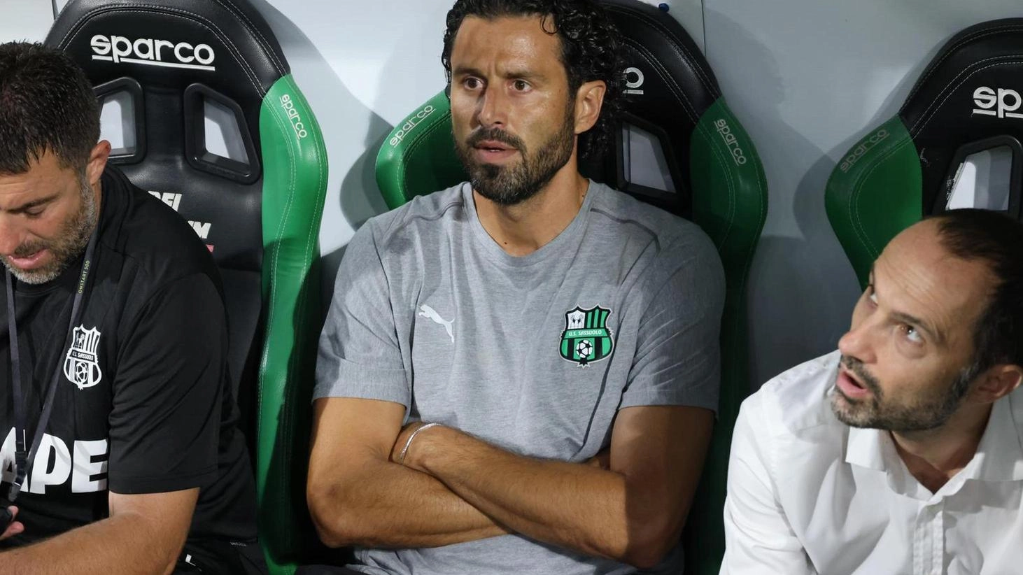 Il Sassuolo e la Carrarese si sono scontrati tre volte con gli stessi avversari prima della sosta. La Carrarese mostra grinta ma Sassuolo è più offensivo. Armand Laurienté resta al Sassuolo nonostante il tentativo del Galatasaray di acquistarlo.