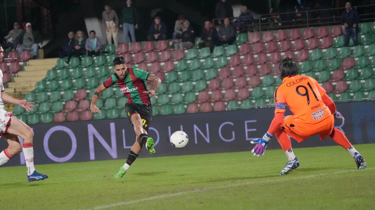 L’azione da gol di Cicerelli che ad inizio ripresa ha spaventato il Rimini prima del pareggio di Garetto (. Pianetafoto