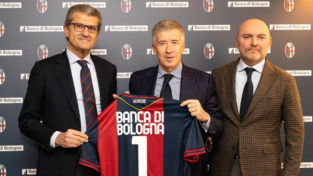 L’ad rossoblù Claudio Fenucci tra Enzo Mengoli e Alberto Ferrari, presidente. e direttore generale di Banca di Bologna (Schicchi)