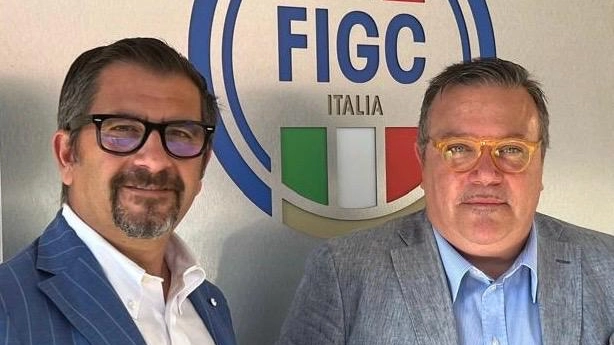 Il sindaco Silvetti insieme al presidente pro tempore della nuova Ssc Ancona Gianluca Brilli ieri in Figc a Roma