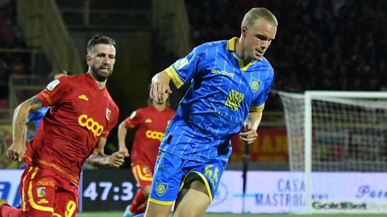 Carrarese, servono punti. A cominciare da Frosinone. Stop per Hermannsson