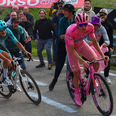 La versione di Giulio Pellizzari. “Il Giro d’Italia mi ha insegnato a non perdermi mai d’animo. Ora sogno il Tour e la nazionale”