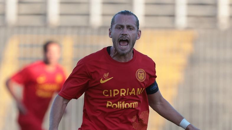 L’ex di turno è Paolo Rrapaj, che in passato ha vestito la maglia del Forlì. Ora è il capitano dei giallorossi