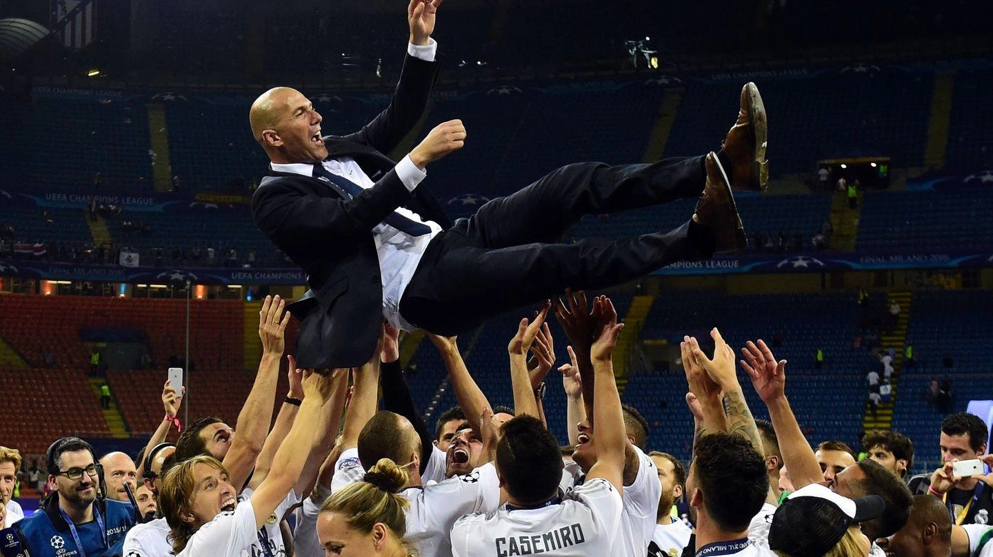 Zinedine Zidane, l'allenatore francese che ha portato il Real Madrid a vincere tre Champions League consecutive