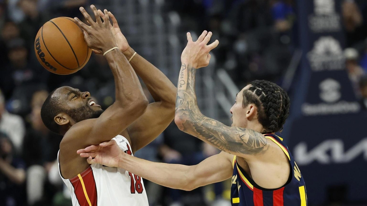 Trae Young segna dalla metà campo sulla sirena, regalando la vittoria agli Hawks contro gli Utah Jazz in una partita emozionante.