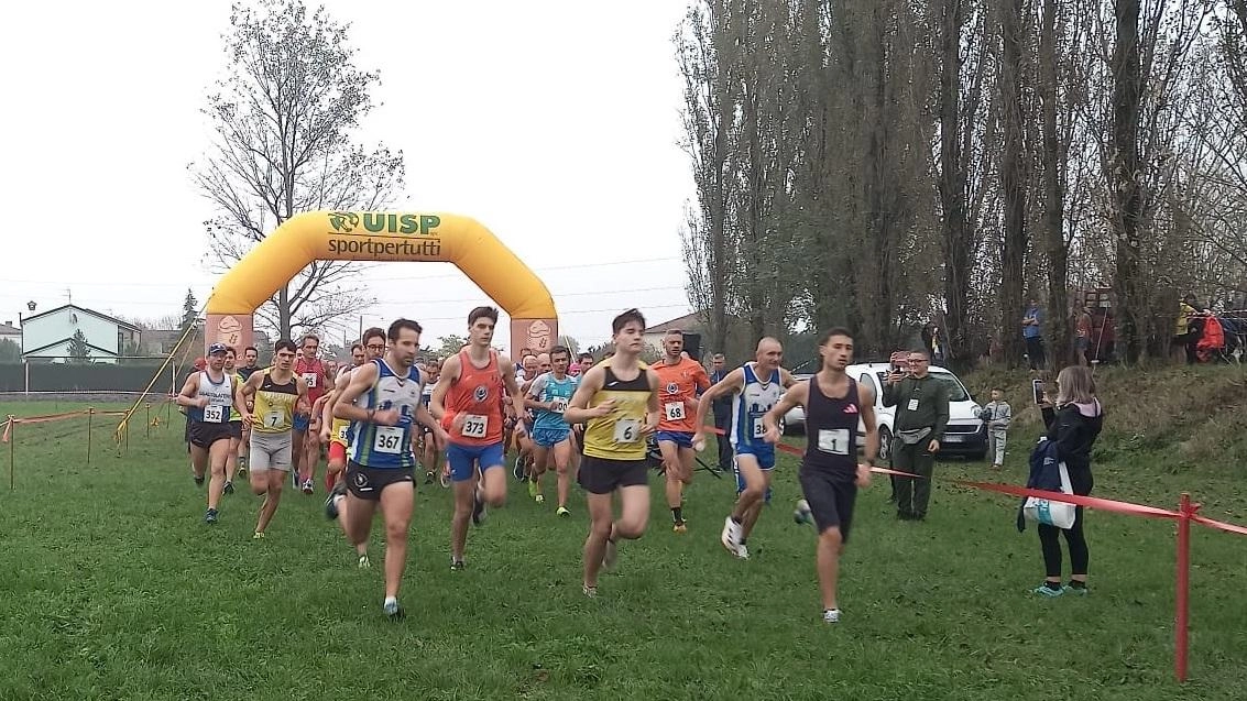 Un’immagine della prima prova del trofeo di corsa campestre, disputatasi ieri mattina