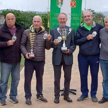 Tennis Nel campionato nazionale Over 70 organizzato dall’Unvs. “Massa A“ asfalta Pavia in finale. Sesto trionfo per la sezione apuana