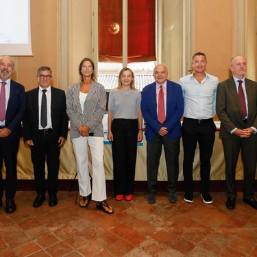 Il convegno a Palazzo Malvezzi. Intanto venduti oltre tredicimila biglietti per l’Unipol Arena. Da Binaghi a Gaudenzi, è un coro per Bologna: "Questa città si meritava una vetrina così nobile»