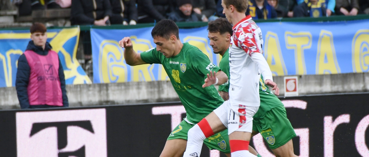 Cremonese bloccata sul 2-2 in casa della Carrarese