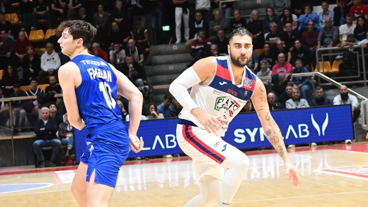 Il ritorno di Attilio Caja alla guida della Fortitudo di Bologna, la ricerca di riscatto della squadra e la necessità di un playmaker di spessore. Prossimi impegni e presentazione del libro "El Diablo" di Vincenzo Esposito.