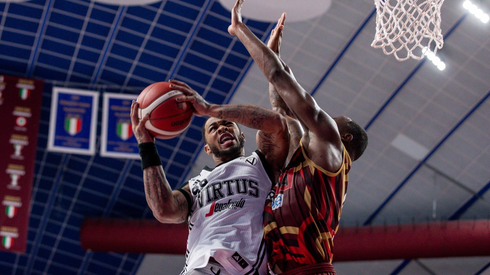 Basket serie A. Al Taliercio la formazione di Luca Banchi s’impone 68-76 con super Shengelia. I bianconeri proseguono con la terza vittoria il campionato