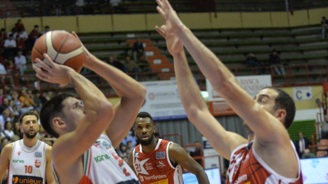 Basket, Unieuro Forlì fa il suo big match contro Pesaro