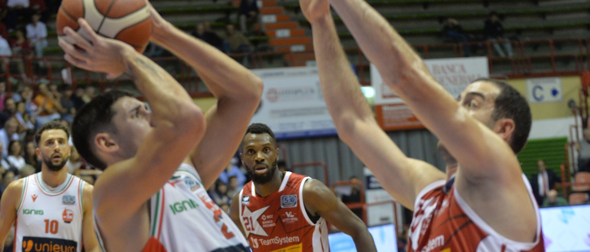 Basket, Unieuro Forlì fa il suo big match contro Pesaro