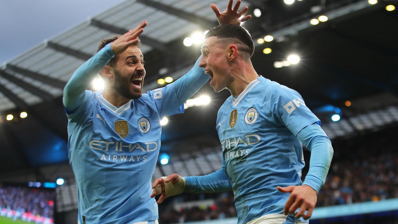 Continua la serratissima corsa al titolo, con City e Liverpool che vincono i rispettivi match contro United e Nottingham. Bene anche Aston Villa e Tottenham. Questa sera attesa la risposta dell'Arsenal nel posticipo