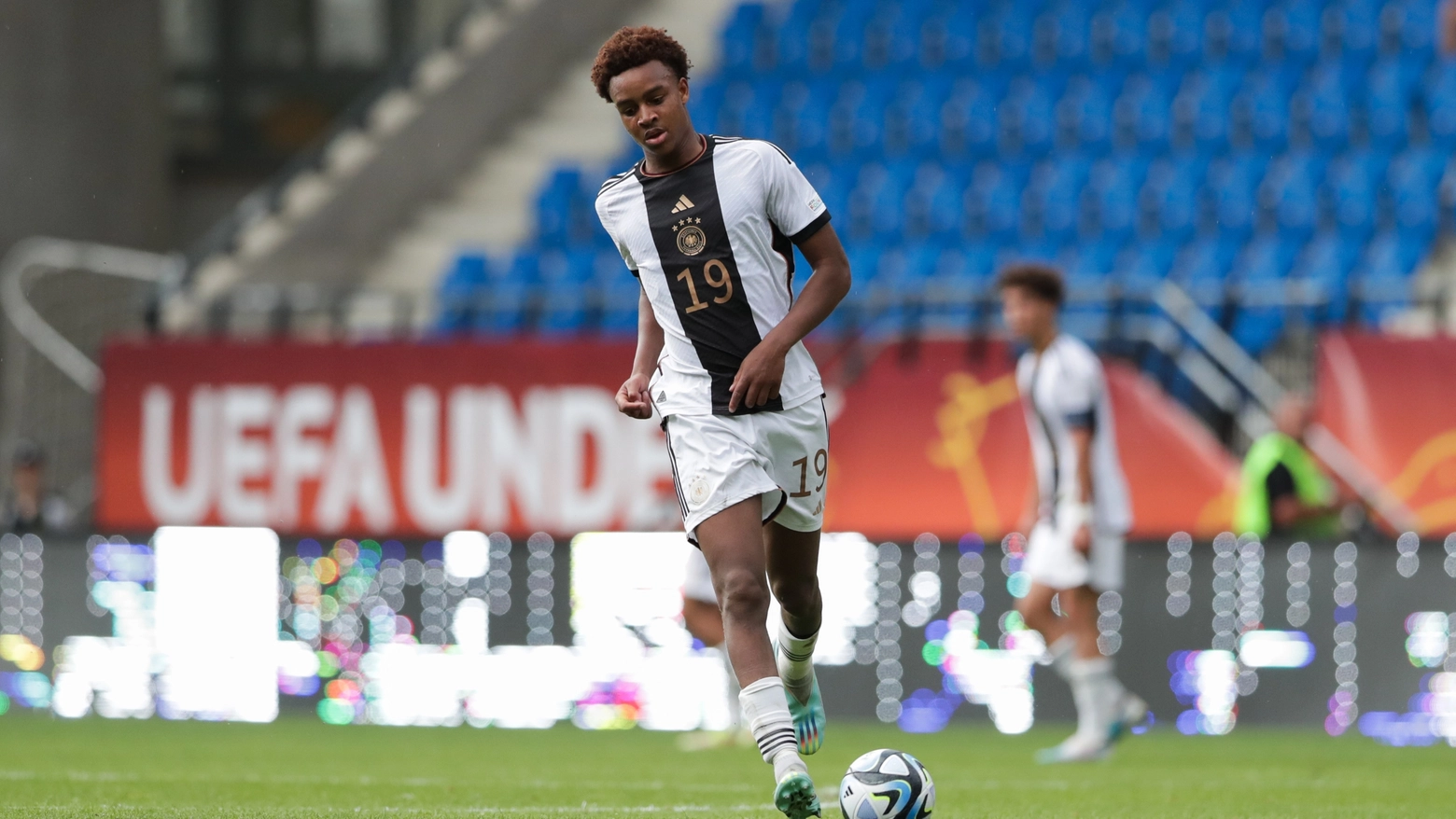 Assan Ouedraogo con la maglia della nazionale tedesca under 17 durante gli Europei 2023