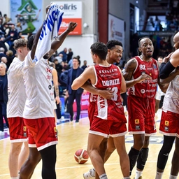 Esulta coach Mandole. Varese espugna Sassari: "Avevamo bisogno di un successo così»