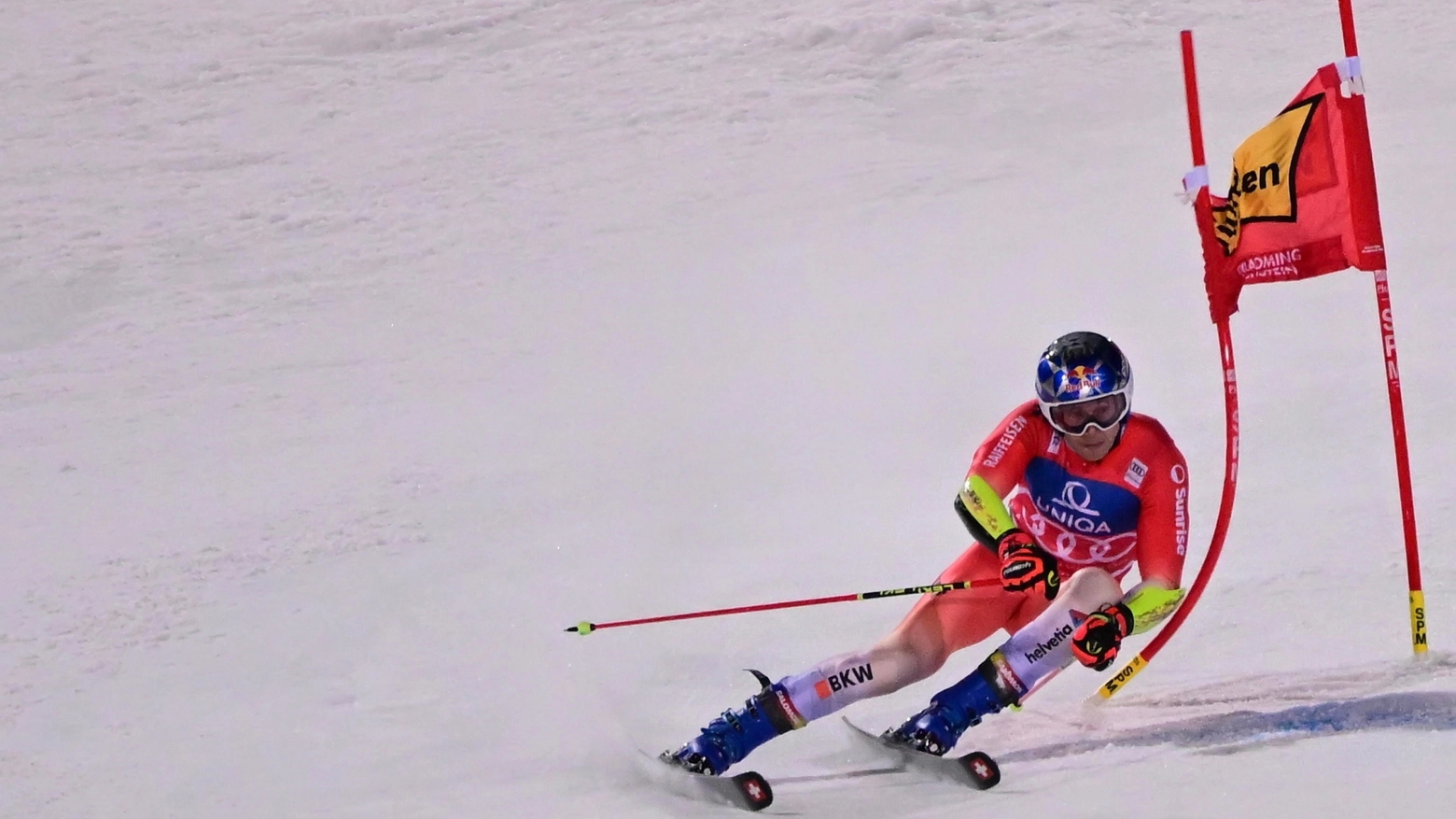 Il cannibale svizzero scivola su una neve primaverile nella seconda manche di Saalbach e non riesce a chiudere la stagione con l'en plein di vittorie: la sctriscia si ferma a dodici