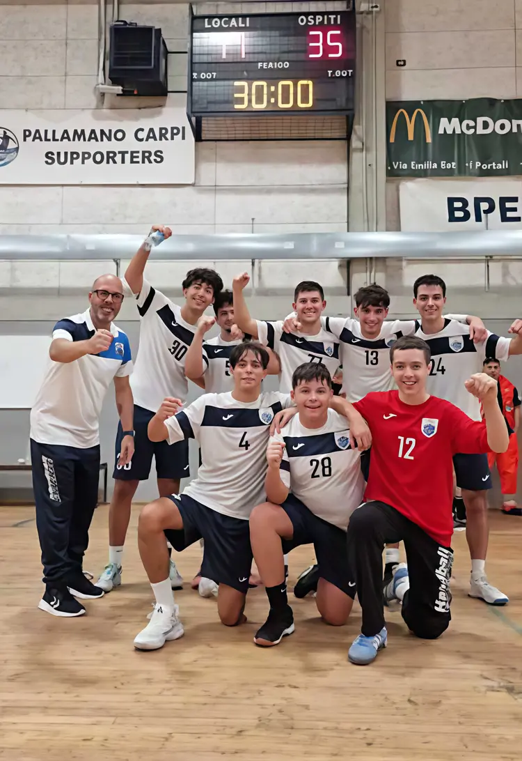 Pallamano. Handball Estense a luci e ombre. Cadono i senior, vince l’under 18