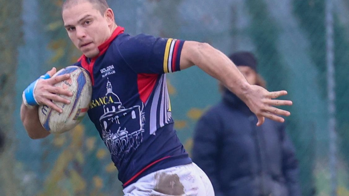 Il capitano e giocatore simbolo del Bologna Rugby Club, Federico Soavi, 33 anni, in azione durante una partita: la sua è una tradizione di famiglia