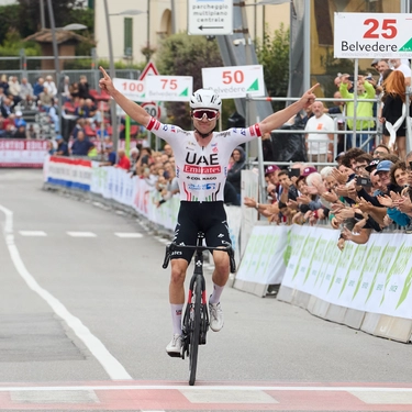 Ciclismo: irresistibile Hirschi nella Coppa Sabatini a Peccioli. Festa sulle strade toscane