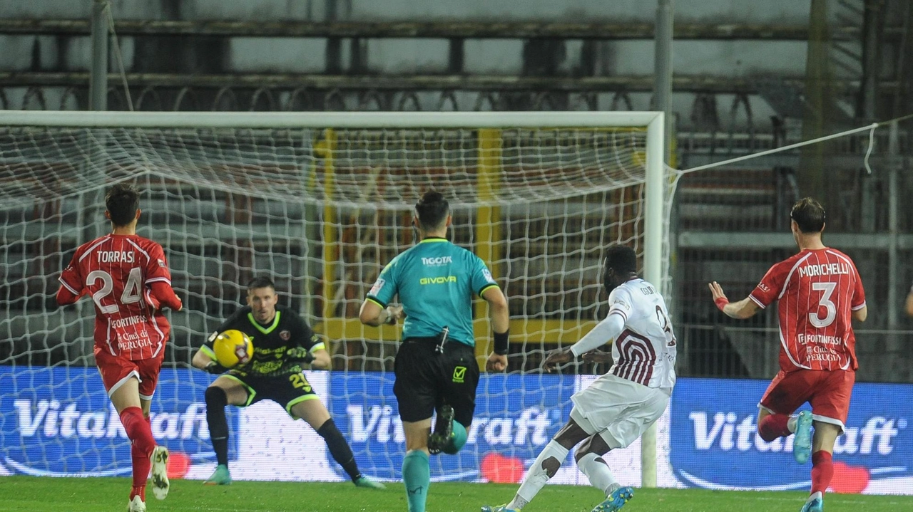 Dopo il derby in campionato il Grifo non concede il bis: i cambi non pagano. Doppietta di Ogunseye in 17’, Matos accorcia al 90’ su rigore .