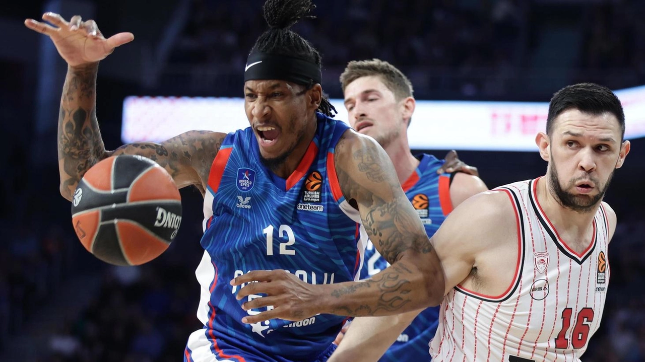 Will Clyburn durante la scorsa Eurolega giocata con la casacca dell’Efes: qui contro i greci dell’Olympiacos (Ansa) Will Clyburn durante la scorsa Eurolega giocata con la casacca dell’Efes: qui contro i greci dell’Olympiacos (Ansa)