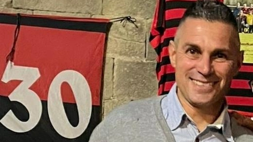 Il Radicondoli, team neopromosso in Prima categoria, inizia bene la stagione con un pareggio contro il San Gimignano. Il mister Calà Campana analizza il cammino iniziale, sottolineando la difficoltà del campionato e la necessità di dare tempo alla squadra per adattarsi ai cambiamenti. Il rapporto tra tecnico e giocatori è di reciproca crescita, con Calà Campana che contribuisce anche in campo.