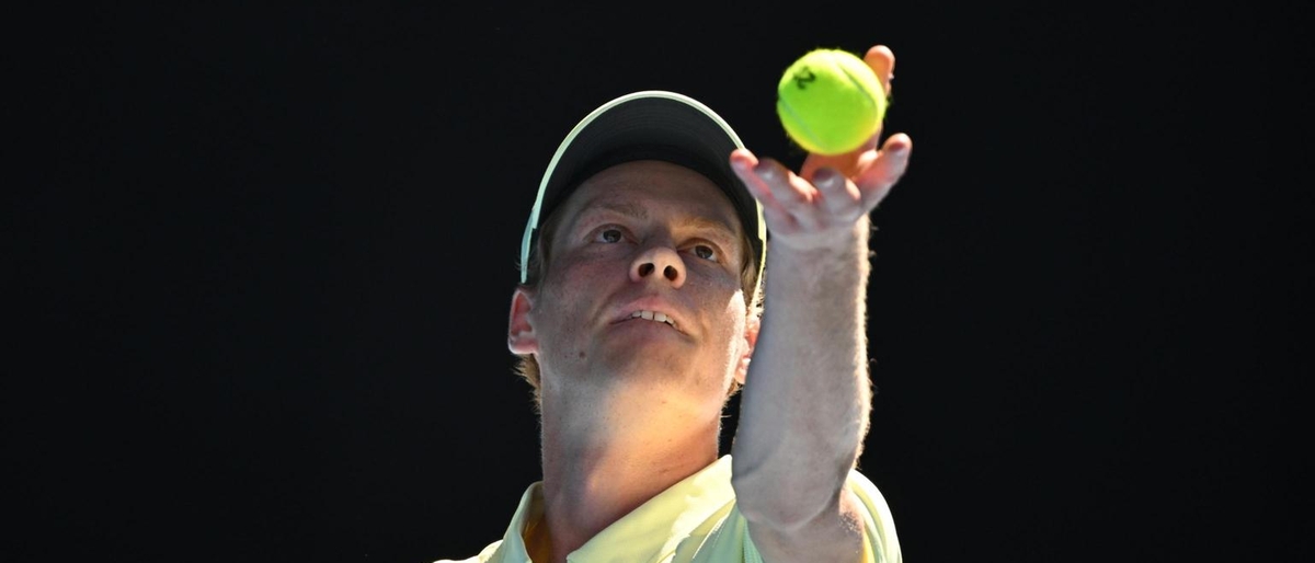 Jannik Sinner trionfa contro Tsitsipas nella Opening Week prima dell'Australian Open