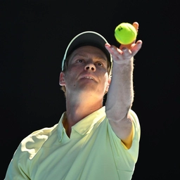 Jannik Sinner trionfa contro Tsitsipas nella Opening Week prima dell'Australian Open