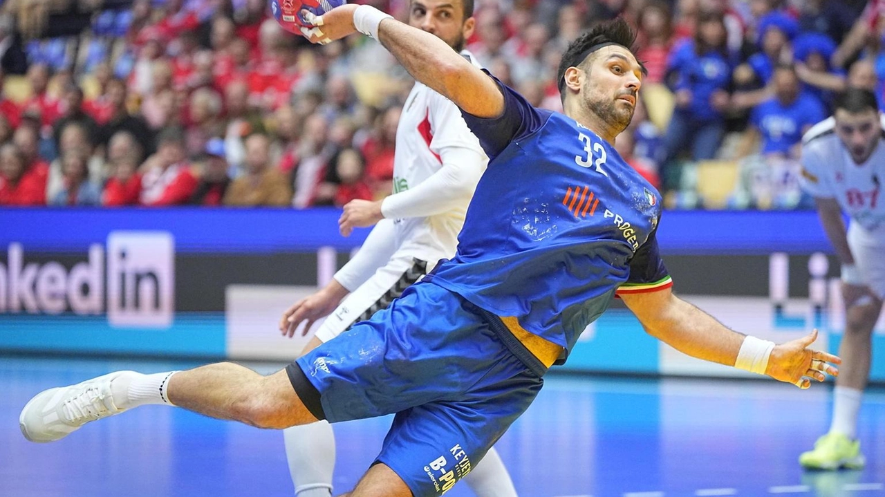 Gli azzurri del ct Trillini superano l'Algeria 32-23 e accedono al Main Round con un turno d'anticipo. Gli azzurri del ct Trillini superano l'Algeria 32-23 e accedono al Main Round con un turno d'anticipo.