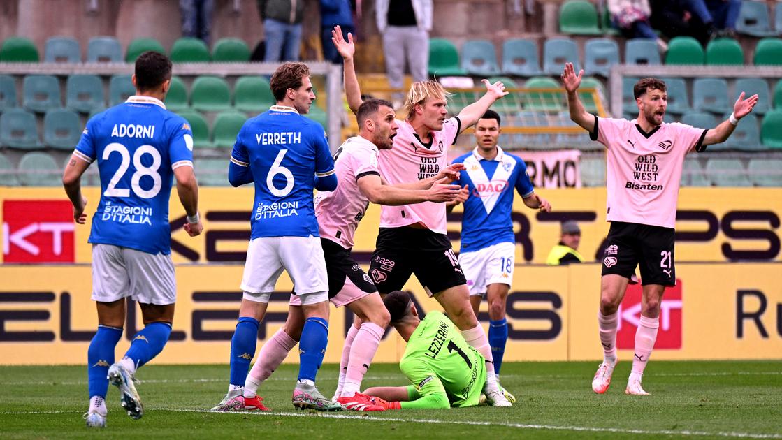 https://sport.quotidiano.net/image-service/view/acePublic/alias/contentid/ZGViMjQ0OWQtN2U3YS00/0/un-momento-della-sfida-tra-palermo-e-brescia.jpeg?f=16:9&w=1200&h=630