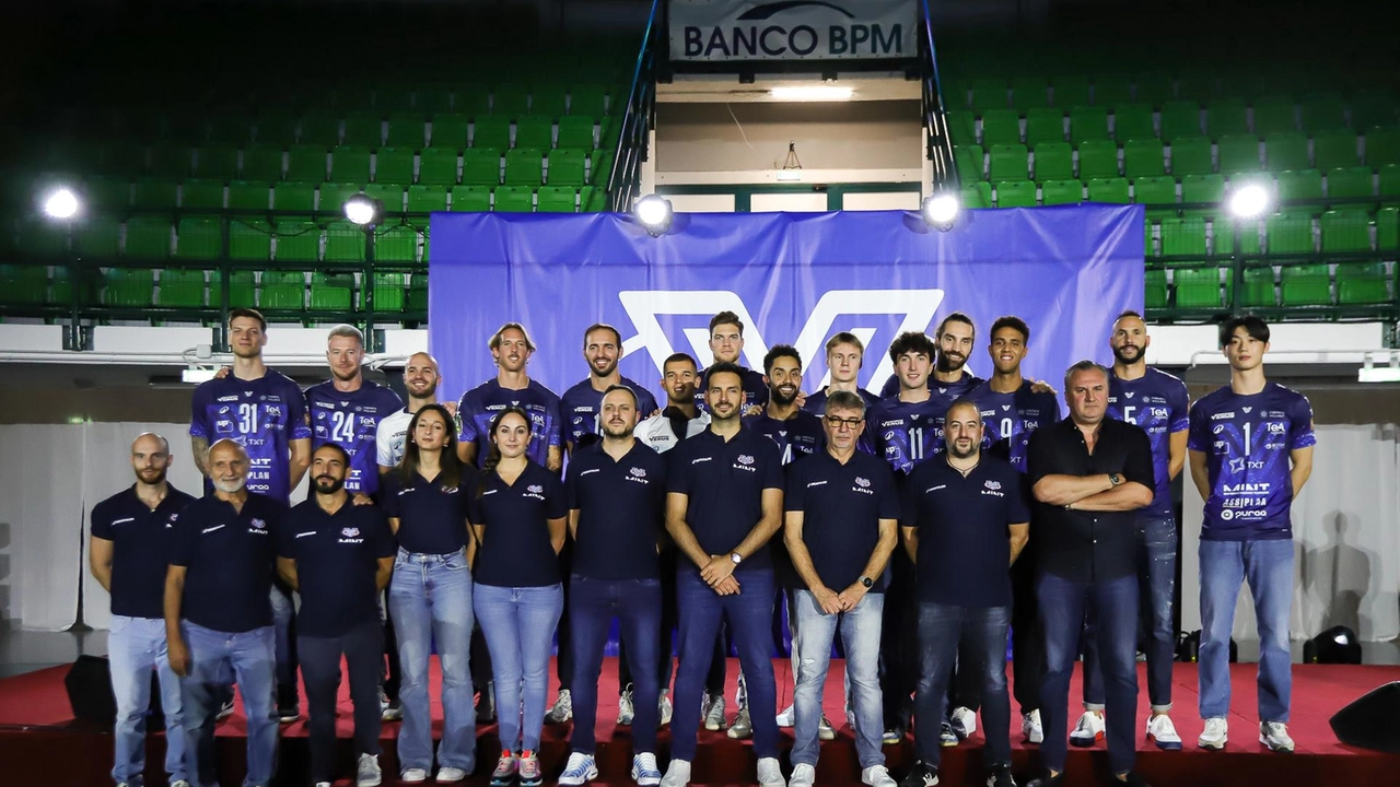 Giocatori e staff della squadra maschile durante l’evento di presentazione